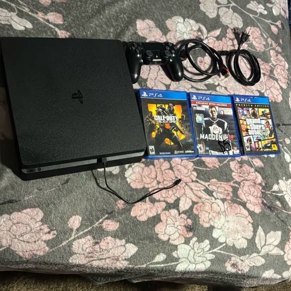 PS4 slim (1tb)